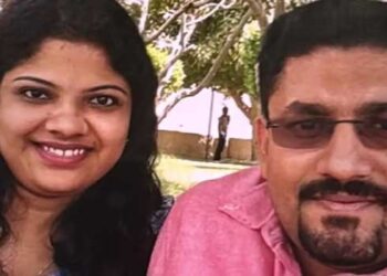 പരസ്പരം എന്നും കലഹമെന്നു അയൽക്കാർ!! നാലു ദിവസം മുൻപ് മക്കളെ നാട്ടിലാക്കി തിരിച്ചെത്തി, കുവൈത്തിൽ പരസ്പരം കുത്തി ദമ്പതികൾ മരിച്ചത് വർഷങ്ങളായി കാത്തിരുന്ന ഓസ്ട്രേലിയയെന്ന സ്വപ്നം കൈയ്യെത്തും ദൂരത്തെത്തി നിൽക്കെ