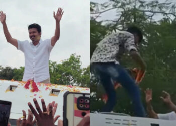 സംഘർഷഭരിതമായി  വിജയ്‌യുടെ റോഡ് ഷോ:വിമാനത്താവളത്തിലെ ഗേറ്റുകൾ തകർത്ത് ടിവികെ പ്രവർത്തകർ!!! മാധ്യമപ്രവർത്തകരെയും  കയ്യേറ്റം ചെയ്തു, കേസെടുത്ത് പോലീസ്