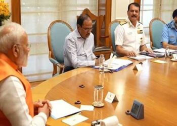 രാജ്യം മറ്റൊരു യുദ്ധത്തെ അഭിമുഖീകരിക്കാനുള്ള തയാറെടുപ്പിലോ? 48 മണിക്കൂറിനിടെ അജിത് ഡോവലുമായി പ്രധാനമന്ത്രിയുടെ രണ്ടുകൂടിക്കാഴ്ചകൾ, ഡാമുകൾക്ക് കനത്ത സുരക്ഷ!! തിരഞ്ഞെടുത്ത 244 ജില്ലകളിൽ നാളെ ‌മോക്ഡ്രിൽ, ജമ്മു കശ്മീരിൽ നിയന്ത്രണ രേഖയിൽ പാക് പ്രകോപനം…