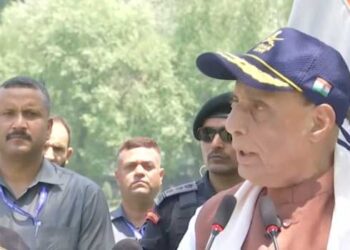 അതിർത്തി കടന്നുള്ള ഭീകരതയോടുള്ള ഇന്ത്യയുടെ ക്ഷമ അവസാനിച്ചു, പാക്കിസ്ഥാനെ പോലുള്ള ഒരു തെമ്മാടി രാഷ്ട്രത്തിന്റെ കൈകളിൽ ആണവായുധങ്ങൾ സുരക്ഷിതമാണോ? ഐഎഇഎ ആണവായുധങ്ങളുടെ നിയന്ത്രണം ഏറ്റെടുക്കണം- രാജ്‌നാഥ് സിംഗ്