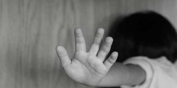 കളിച്ചുകൊണ്ടിരുന്ന അഞ്ചുവയസുകാരിയെ ക്ഷേത്രത്തിനുള്ളിൽ കൊണ്ടുവന്നു പീഡിപ്പിച്ചു, അയൽക്കാരനായ പ്രതി പിടിയിൽ