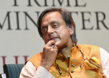 കൂടുതൽ ചർച്ചയ്ക്കില്ല… രാജ്യം പ്രതിസന്ധിയിലാകുമ്പോൾ എല്ലാവരും ഒരുമിച്ച് നിൽക്കണം, രാഷ്ട്രീയ നേതൃത്വം സാഹചര്യം മനസിലാക്കി പ്രവർത്തിക്കണം- ശശി തരൂർ