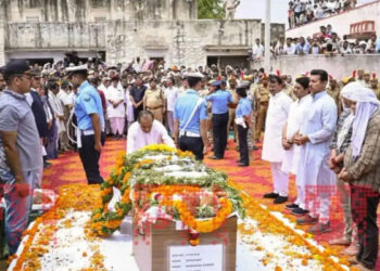 വലുതാകുമ്പോൾ താനും സൈന്യത്തിൽ ചേരും…  അച്ഛന്‍റെ മരണത്തിന്  എണ്ണിയെണ്ണി പകരം ചോദിക്കും…    വികാരാധീനയായി വീരമൃത്യു വരിച്ച സൈനികൻ സുരേന്ദ്രകുമാറിന്റെ മകൾ