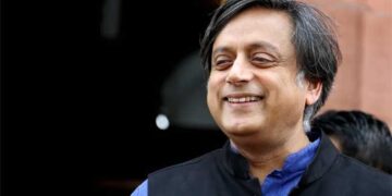 സ്വന്തം പാർട്ടിയിൽ നിന്നുകൊണ്ട് ബിജെപിക്കായി സ്തുതി പാടി, പാർട്ടിയെ ധിക്കരിച്ച് സർവകക്ഷി പ്രതിനിധി സംഘത്തെ നയിക്കാനൊരുങ്ങുന്നു, ശശി തരൂർ ബിജെപിയിലേക്കോ? 