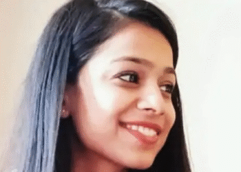 നിക്ഷേപകരുടെ അക്കൗണ്ടുകളില്‍നിന്ന്  4.58 കോടിരൂപ പിൻവലിച്ച് ഓഹരിവിപണിയില്‍ നിക്ഷേപിച്ചു,  നഷ്ടം വന്നതോടെ തിരിച്ചടയ്ക്കാനായില്ല, സഹോദരിയുടെ വിവാഹ വേദിയിൽ നിന്നും ബാങ്ക് ഉദ്യോഗസ്ഥയെ അറസ്റ്റ് ചെയ്ത് പോലീസ്