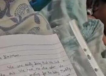 ‘കുഞ്ഞേ നീ ഞങ്ങളോട് ക്ഷമിക്കണം, നിന്നെ സംരക്ഷിക്കാനുള്ള സാമ്പത്തികം ഞങ്ങൾക്കില്ല’!! മൂന്നു ദിവസം പ്രായമുള്ള കുഞ്ഞിനെ റോഡരികിൽ ഉപേക്ഷിച്ച നിലയിൽ… ഒപ്പം മാപ്പ് ചോദിച്ചുള്ള കുറിപ്പും