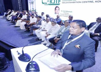 ഒരുക്കിയിരിക്കുന്നത് മുന്നൂറോളം സ്റ്റാളുകൾ, കേരള ജ്വല്ലറി ഇൻറർനാഷണൽ ഫെയർ ആഭരണപ്രദർശനത്തിന് തിരി തെളിഞ്ഞു