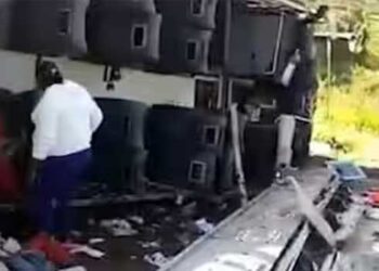 ഖത്തറിൽ മലയാളികൾ ഉൾപെടെയുള്ള വിനോദ സഞ്ചാരികൾ സഞ്ചരിച്ചിരുന്ന ബസ് 100 അടി താഴ്ചയുള്ള കൊക്കയിലേക്കു മറിഞ്ഞു, ആറ് മരണം