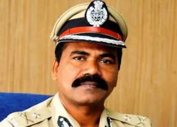 അന്യ ജാതിയിൽപ്പെട്ട യുവതിയെ വിവാഹം കഴി‍ച്ചു, യുവാവിനെ തപ്പിയിറങ്ങിയ ​ഗുണ്ടകൾക്ക് കിട്ടിയത് ചെക്കന്റെ അനിയനെ, ​തട്ടിക്കൊണ്ടുപോകാൻ ഗുണ്ടകൾക്ക് സർക്കാർ വാഹനം വിട്ടുനൽകി എഡിജിപി, യുവതിയുടെ ബന്ധുക്കളെ സഹായിച്ച എംഎൽഎക്കെതിരെ കേസ്