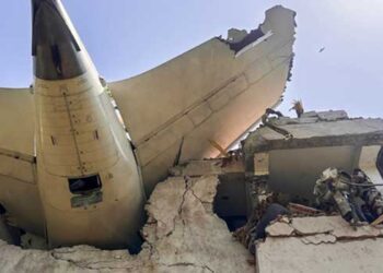 വിമാന ദുരന്തത്തിൽ 120 മരണം, മരണപ്പെട്ടവരിൽ രണ്ട് മലയാളികളുമെന്ന് സൂചന, മരിച്ചവരിൽ ഒരാൾ പത്തനംതിട്ട സ്വദേശിനി, ഇടിച്ച് വീഴുന്നതിനു നിമിഷങ്ങൾക്ക് മുൻപ് മെയ്ഡേ ദുരന്ത സന്ദേശം