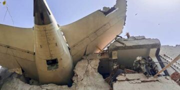 വിമാന ദുരന്തത്തിൽ 120 മരണം, മരണപ്പെട്ടവരിൽ രണ്ട് മലയാളികളുമെന്ന് സൂചന, മരിച്ചവരിൽ ഒരാൾ പത്തനംതിട്ട സ്വദേശിനി, ഇടിച്ച് വീഴുന്നതിനു നിമിഷങ്ങൾക്ക് മുൻപ് മെയ്ഡേ ദുരന്ത സന്ദേശം