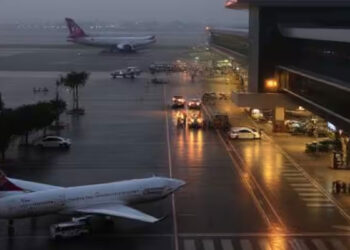 വിമാനത്താവളത്തിൽ രഹസ്യവിവരം, രണ്ട് യാത്രക്കാരെ പരിശോധിക്കണമെന്ന് നിർദേശം, പിടിച്ചത് 25 കോടിയുടെ ഹൈബ്രിഡ് കഞ്ചാവ്