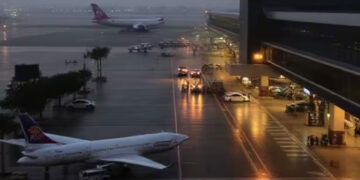 വിമാനത്താവളത്തിൽ രഹസ്യവിവരം, രണ്ട് യാത്രക്കാരെ പരിശോധിക്കണമെന്ന് നിർദേശം, പിടിച്ചത് 25 കോടിയുടെ ഹൈബ്രിഡ് കഞ്ചാവ്