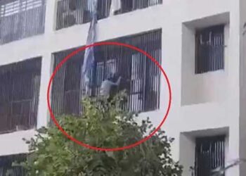 ഒരുവശത്ത് കത്തിയമർന്ന 241 ജീവനുകൾ! മറുസൈഡിൽ പ്രാണ രക്ഷാർഥം അലറിക്കരഞ്ഞുകൊണ്ട് ബാൽക്കണിക്കു മുകളിലൂടെ ചാടിയും തൂങ്ങിയും ഇറങ്ങുന്ന മെഡിക്കൽ വിദ്യാർഥികൾ- എയർ ഇന്ത്യ വിമാനം വന്നുപതിച്ച ബിജെ മെഡിക്കൽ കോളേജ് ഹോസ്റ്റലിലെ നടുക്കുന്ന ദൃശ്യങ്ങൾ പുറത്ത്