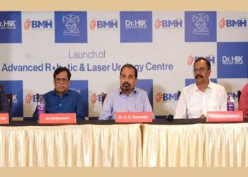 1.26 കിലോഗ്രാം ഭാരമുള്ള, വലത് അഡ്രീനൽ ഗ്രന്ഥിയെ പൊതിഞ്ഞ വലിയ റിട്രോ പെരിറ്റോണിയൽ മുഴ നീക്കം ചെയ്ത് ബേബി മെമ്മോറിയൽ ഹോസ്പിറ്റൽ, ഇനി മുതൽ അഡ്വാൻസ്ഡ് റോബോട്ടിക്സ് ആൻഡ് ലേസർ യൂറോളജി സെന്റർ സേവനവും