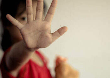 ആലുവയിൽ 14കാരിയെ ഒരു വർഷത്തോളം ലൈംഗികമായി പീഡിപ്പിച്ചു,  രണ്ടാനച്ഛൻ  പൊലീസ്  പിടിയിൽ, നടപടി അമ്മയുടെ പരാതിയിൽ