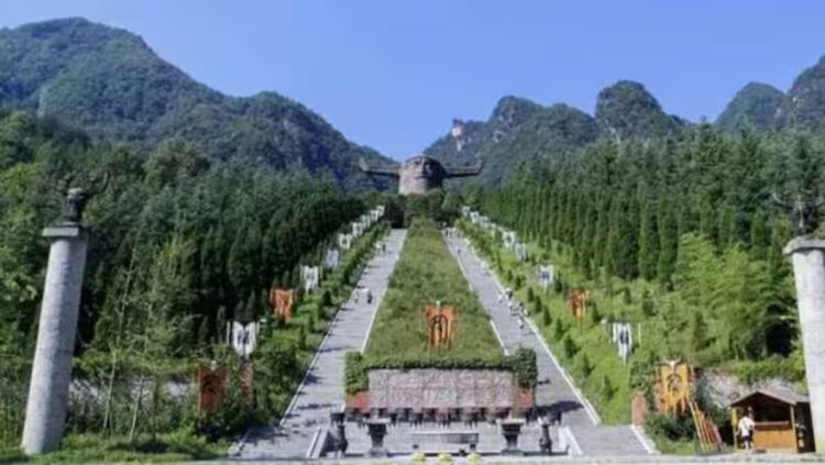 വിനോദസഞ്ചാരകേന്ദ്രത്തിൽ വേഷം മാറി പ്രകടനം നടത്താൻ ആളെ വേണം; പ്രതിദിന വേതനം 6000 രൂപ, ക്ഷണിച്ച് ചൈന