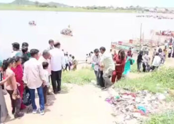 ക്ഷേത്രത്തില്‍ കയറുന്നതിന് മുമ്പ് പുണ്യസ്നാനത്തിനായ് നദിയിലിറങ്ങി, ഒരു കുടുംബത്തിലെ അഞ്ച് യുവാക്കൾക്ക് ദാരുണാന്ത്യം