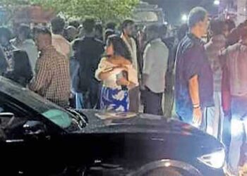 ഡിജെ പാർട്ടിക്കിടെ വാക്കുതർക്കം!! കൈയ്യിൽ കിട്ടിയ ബിയർ ബോട്ടിൽ അടിച്ചുപൊട്ടിച്ച് യുവാവിനെ യുവതി കുത്തിപ്പരുക്കേൽപ്പിച്ചു, ഡിജെ പാർട്ടിയിൽ സിനിമാ താരങ്ങളും പിന്നണി ​ഗായകരും, പാർട്ടി ന‌ടന്നത് കഴിഞ്ഞ വർഷം വെടിവെപ്പ് നടന്ന ബാറിൽ