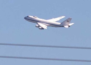 അമേരിക്ക നടത്തുന്നത് ഇറാനെതിരായ യുദ്ധകാ​ഹളമോ? ബാർക്‌സ്‌ഡെയ്ൽ വ്യോമസേനാ താവളത്തിൽ നിന്ന് പറന്നുയർന്ന് യുഎസ് സൈനിക വിമാനം ‘ഡൂംസ്ഡേ പ്ലെയിൻ’, നാല് മണിക്കൂറിലധികം ആകാശ നിരീക്ഷണം, ഒടുവിൽ ബേസ് ആൻഡ്രൂസിൽ ലാൻഡിങ്