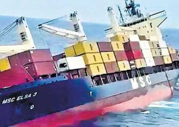 മുങ്ങിയ കപ്പലിന്റെ ടാങ്കുകളില്‍നിന്ന് ഇന്ധനം മാറ്റുന്നത് കൂടുതല്‍ അത്യാധുനിക മുങ്ങല്‍ ഉപകരണങ്ങള്‍ എത്തിച്ചശേഷം, തീരത്തടിഞ്ഞ 56 കണ്ടെയ്‌നറുകള്‍ തുറമുഖത്തേക്കു മാറ്റി