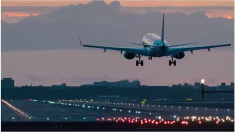 ഇറാന്റെ ഖത്തര് ആക്രമണം; വ്യോമഗതാഗതം പ്രതിസന്ധിയില്, സർവീസുകൾ റദ്ദാക്കി വിമാനക്കമ്പനികൾ, വലഞ്ഞ് യാത്രക്കാർ