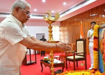 വാശി വിട്ടു, ഉടക്കാൻ താൽപര്യമില്ല!! രാജ്‍ഭവൻ നടത്തുന്ന സർക്കാർ പരിപാടികളിൽനിന്ന് ഭാരതാംബ ചിത്രവും നിലവിളക്കും ഒഴിവാക്കും