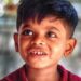 മകനെയുമെടുത്ത് സ്കൂളിലേക്കിറങ്ങവേ പിതാവ് കളിപ്പാട്ടത്തിൽ ചവിട്ടി താഴെവീണു, പിതാവിന്റെ കയ്യിൽ നിന്നു തെറിച്ചുവീണ നാലുവയസുകാരന് ദാരുണാന്ത്യം