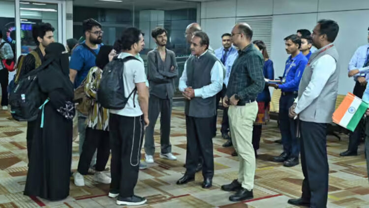 ഓപ്പറേഷൻ സിന്ധു: കൂടുതൽ ഇന്ത്യാക്കാർ തിരിച്ചെത്തി; ഏറെയും ജമ്മു കശ്മീർ സ്വദേശികൾ; കൂടുതൽ വിമാന സർവീസ് നടത്താമെന്ന് ഇറാൻ