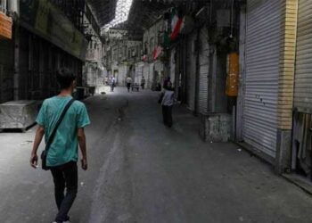 ഇറാന്റെ ആണിക്കല്ല് ഇളക്കിയത് മൊസാദ്!! ഇസ്രയേലിനു വേണ്ടി പ്രവർത്തിക്കുന്നവരെ തെരഞ്ഞുപിടിക്കാൻ നിർദേശം,മുഖംമൂടികളോ, കൂളിങ് ഗ്ലാസുകളോ ധരിച്ച് വലിയ ബാ​ഗുമായി പോകുന്ന കണ്ടാൽ ഉടൻ അറസ്റ്റ്, രണ്ടുവർഷം മുൻപ് ചാരവൃത്തിനടത്തിയയാളെ തൂക്കിലേറ്റി ‘മുന്നറിയിപ്പ്’