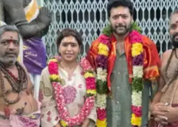 കഴുത്തിൽ പൂമാല അണിഞ്ഞ്  മുരുകന്റെ അനുഗ്രഹം വാങ്ങി ജയം രവിയും കെനിഷയും, സന്തോഷ വാർത്ത പങ്കുവച്ച് താരം, ആശംസയുമായി ആരാധകർ