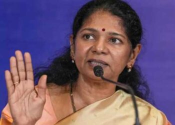 കനിമൊഴിയെ വിവാദത്തിൽ കുടുക്കാനൊരു ചോദ്യം!! ഇന്ത്യയുടെ ദേശീയ ഭാഷ ഏതാണ്?, നാനാത്വത്തിൽ ഏകത്വമാണ് ഇന്ത്യയുടെ ദേശീയ ഭാഷ- ചുട്ടമറുപടിയിൽ കൈയടിച്ച് സദസ്സ്‌