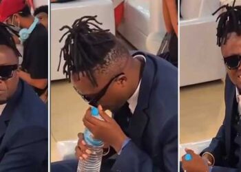 ദാഹിച്ചപ്പോൾ അൽപം വെള്ളമേ ചോദിച്ചുള്ളു, ഒരു കവിൾ കുടിച്ചതേ കിലി പോളിന്റെ ‘കിളി പോയി’… ഒന്നും നോക്കിയില്ല കുപ്പിയിലേക്കു തന്നെ റിട്ടേണടിച്ചു!! വെള്ളത്തിന് മദ്യത്തിന്റേയോ, സ്പിരിറ്റിന്റേയോ രുചിയായിരുന്നെന്ന് ടാൻസാനിയൻ സോഷ്യൽ മീഡിയ താരം