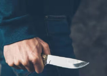 സിപിഎം വനിതാ ബ്രാഞ്ച് സെക്രട്ടറിയോട് അപമര്യാദയായി പെരുമാറി..!!  മുൻ ബ്രാഞ്ച് സെക്രട്ടറിക്ക് കുത്തേറ്റു, കുത്തിയത് ഇപ്പോഴുള്ള ബ്രാഞ്ച് സെക്രട്ടറിയുടെ ഭർത്താവ്; കേസെടുത്ത് പൊലീസ്