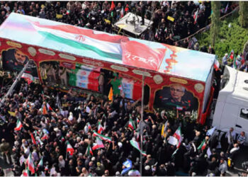 അത്രമേൽ വൈകാരികം, ഇസ്രയേലുമായുള്ള യുദ്ധത്തിൽ കൊല്ലപ്പെട്ട സൈനിക കമാൻഡർമാരുടെയും ആണവ ശാസ്ത്രജ്ഞരുടെയുമടക്കം കൂട്ട ശവസംസ്കാര ചടങ്ങ്