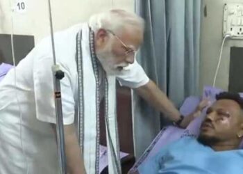 ദൈവത്തിന്റെ കരങ്ങൾ താങ്ങിയ ജീവൻ!! എനിക്ക് വിശ്വസിക്കാനാവുന്നില്ല, ഒരു നിമിഷം ഞാൻ മരിക്കാൻ പോവുകയാണെന്ന് തോന്നി, എന്റെ കൺമുന്നിൽ വച്ചാണ് രണ്ട് എയർഹോസ്റ്റസുമാർ ഇല്ലാതായത്… വിശ്വാസിന്റെ വാക്കുകളാണിത്!!