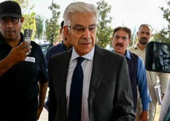 വെല്ലുവിളിച്ചു പക്ഷെ കൂട്ടാളി കാലുമാറി!! ഇസ്രയേൽ ആണവായുധം പ്രയോഗിച്ചാൽ മറുപടി നൽകാൻ പാക്കിസ്ഥാൻ ഞങ്ങളുടെ പക്ഷത്തു നിൽക്കും- ഇറാൻ, ‌ഞങ്ങൾ ഒരുറപ്പും നൽകിയിട്ടില്ല, ആണവശക്തി ഞങ്ങളുടെ ശത്രുക്കളുടെ നീക്കങ്ങളെ പ്രതിരോധിക്കാനെന്ന് പാക്കിസ്ഥാൻ