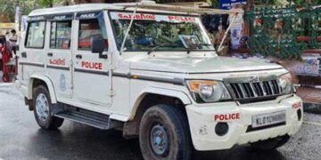 വാഹന പരിശോധനയ്ക്കിടെ നിർത്താതെ കാർ ഡ്യൂട്ടിയിലുണ്ടായിരുന്ന പോലീസുകാരന്റെ ദേഹത്തുകൂടി കയറ്റിയിറക്കി, ഗുരുതരമായി പരുക്കേറ്റ എസ്ഐയെ അടിയന്തര ശസ്ത്രക്രിയയ്ക്ക് വിധേയനാക്കി, രണ്ടുപേർക്കെതിരെ വധശ്രമത്തിന് കേസ്