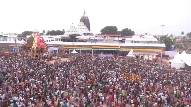 പുരി ജ​ഗന്നാഥ ക്ഷേത്രത്തിലെ രഥയാത്രക്കിടെയുണ്ടായ തിക്കും തിരക്കും; 3 മരണം, നിരവധി പേർക്ക് പരിക്ക്