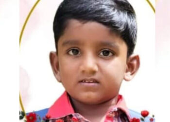 പിതാവ് ഓടിച്ചിരുന്ന കാർ നിയന്ത്രണം വിട്ട് മതിലിൽ ഇടിച്ചു; ഗുരുതര പരിക്കേറ്റ് ചികിത്സയിലിരുന്ന നാലു വയസ്സുകാരൻ മരിച്ചു