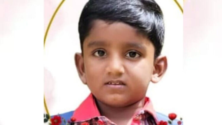 പിതാവ് ഓടിച്ചിരുന്ന കാർ നിയന്ത്രണം വിട്ട് മതിലിൽ ഇടിച്ചു; ഗുരുതര പരിക്കേറ്റ് ചികിത്സയിലിരുന്ന നാലു വയസ്സുകാരൻ മരിച്ചു