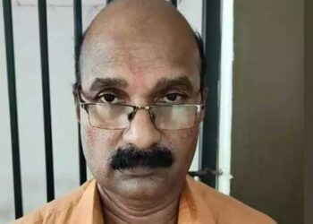 ഇടപാടുകാർ പണയംവച്ച വസ്തുക്കളിന്മേൽ ഇരട്ടിതുകയ്ക്ക് വായ്പയെടുക്കും, പണയം തിരികെ എടുക്കാൻ ചെല്ലുമ്പോൾ അവധി പറഞ്ഞ് തിരികെ അയയ്ക്കും, തട്ടിയെടുത്തത് രണ്ടുകോടി രൂപ, ഒളിവിൽ പോയ മുൻ കോൺഗ്രസ് നേതാവ് പിടിയിൽ