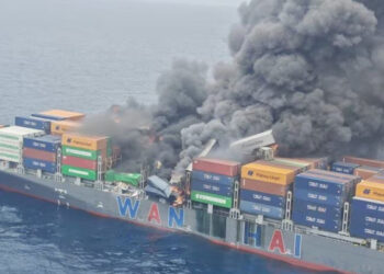 157 കണ്ടെയ്നറുകളില്‍  അത്യന്തം അപകടകാരിയായ ഉല്‍പ്പന്നങ്ങൾ, കൊടിയ കീടനാശിനിയും വിഷ വസ്തുക്കളും, കപ്പലിൽ പൊട്ടിത്തെറി തുടരുന്നു, തൃശൂര്‍, എറണാകുളം ജില്ലകളിലേക്ക്  കണ്ടെയ്നർ ഒഴുകിയെത്താൻ സാധ്യത