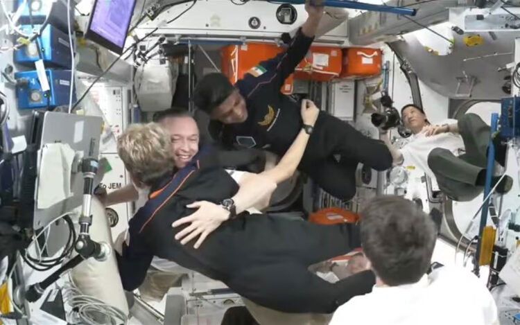 ആക്‌സിയം 4; ശുഭാംശു ശുക്ലയെ സ്വാഗതം ചെയ്ത് ബഹിരാകാശ നിലയം, ദൗത്യസംഘം നിലയത്തില്‍ പ്രവേശിച്ചു