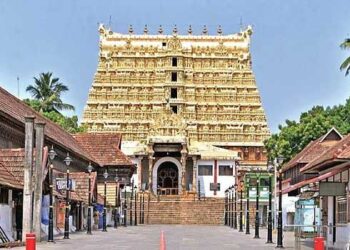 മോഷണം മറച്ചുവയ്ക്കാൻ അധികൃതരുടെ ഭാ​ഗത്തുനിന്ന് ശ്രമമെന്ന് ആരോപണം!! ശ്രീപത്മനാഭസ്വാമി ക്ഷേത്രത്തിൽ നിന്ന് 25 ലിറ്റർ പാൽ കടത്തിയ അസിസ്റ്റന്റ് സ്റ്റോർ കീപ്പർ വിജിലൻസ് പിടിയിൽ