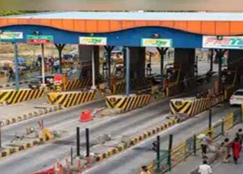 ഇനി മുതൽ ദേശീയ പാതകളിൽ ചെലവ് കുറഞ്ഞ യാത്ര, 3000 രൂപയ്ക്ക് ഒരുവർഷത്തെ വാർഷിക ഫാസ്റ്റാഗ്, പ്രൈവറ്റ് നോൺ കമേഴ്‌സ്യൽ വാഹനങ്ങൾക്ക് ഒരു വർഷത്തേക്ക് അല്ലെങ്കിൽ 200 യാത്രകൾ