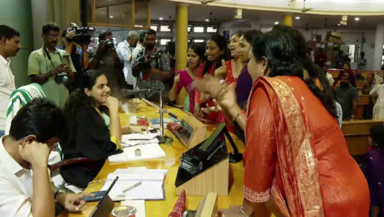 ഹരിത കർമ സേനാംഗങ്ങളുടെ 3 ലക്ഷം രൂപ തട്ടി? ബിജെപി കൗൺസിലർക്കെതിരെ ആരോപണം; തിരുവനന്തപുരം കോർപറേഷൻ യോഗത്തിൽ ബഹളം