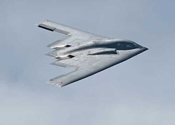 ലോകത്തിന്റെ ഏത് കോണിൽ നിന്നും എതിരാളിയുടെ നെഞ്ച് തകർക്കാൻ ഈ അമേരിക്കൻ ഭീകരൻ മതി… ബി-2 സ്റ്റെൽത്ത് ബോംബർ!! ഒറ്റപ്പറക്കലിൽ സഞ്ചരിക്കുക 18,500 കിലോമീറ്റർ, 18,000 കിലോവരെ ഭാരമുള്ള ബോംബുകൾ വരെ ഇവന്റെ തോളിൽ താങ്ങും…