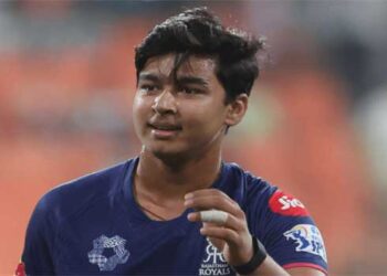 90 ബോളിൽ 190!! ബോളർമാരെ അറഞ്ചം പുറഞ്ചം എടുത്തിട്ടലക്കി സൂര്യവംശി, ഇം​ഗ്ലണ്ടിനെതിരായ മത്സരത്തിൽ ആയുഷ് മാത്രെയ്ക്കൊപ്പം ഇന്നിംഗ്സ് തുറക്കാൻ വൈഭവ് സൂര്യവംശി- വീഡിയോ