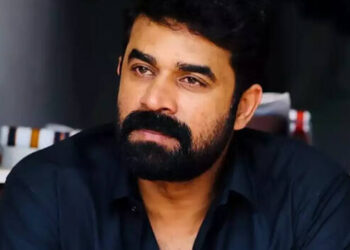 ഒന്നാം തീയതികളില്‍  ക്ലബ്ബുകളും ബാറുകളും  അടച്ചിടുന്ന  വിചിത്രനയം പുനഃപ്പരിശോധിക്കണം, ഒരുമിച്ച്  മദ്യംകഴിച്ച് ഐപിഎല്‍ കാണാനാകുന്നില്ല,  എന്തൊരു വൃത്തികെട്ട നിയമമാണിത്, മദ്യനയത്തിനെതിരെ വിജയ് ബാബു